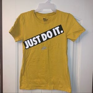 Nike women’s tshirt